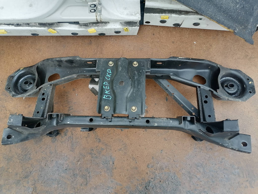 Балка задняя BP4K28800D Mazda Axela 2004 BKEP LFVE
