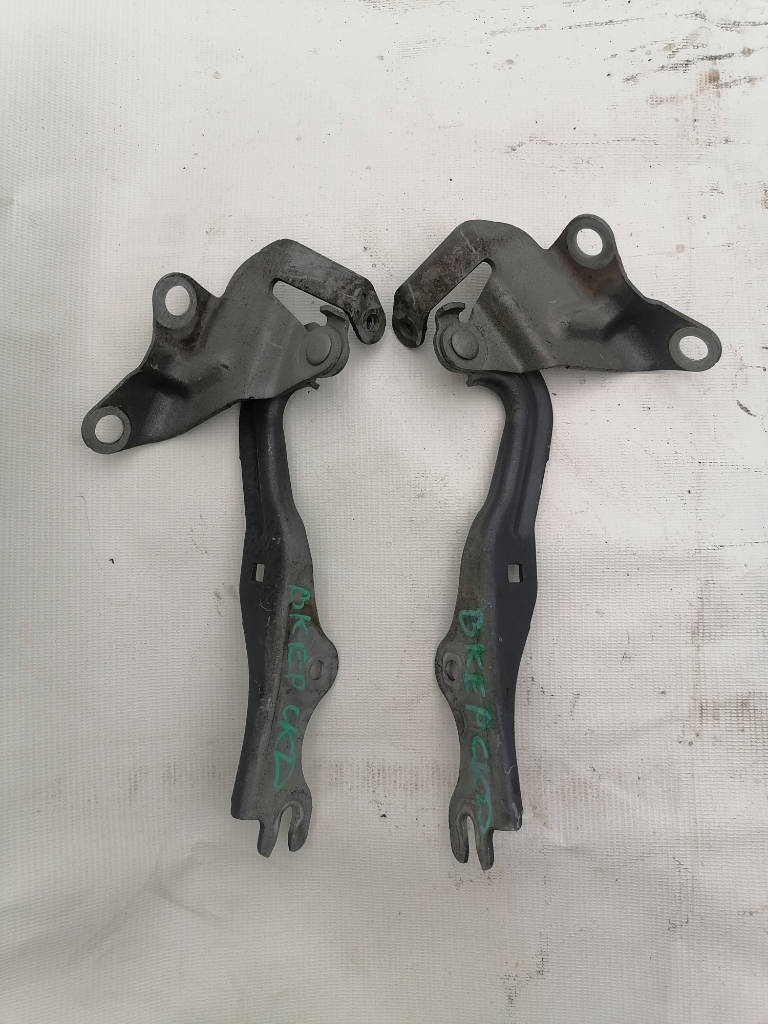 Крепление капота Mazda Axela 2004 BKEP LFVE