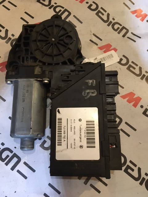 Мотор стеклоподъемника передний правый Volkswagen Touareg 7l0959792a