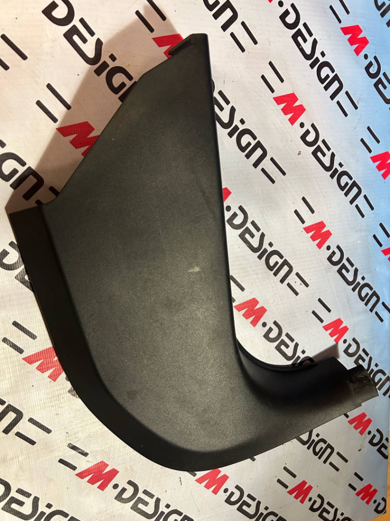 Обшивка салона правая 51437121036 BMW E82