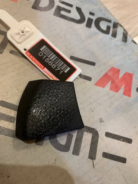 Накладка отверстия для ремня безопасности Левая BMW E88 51439128775