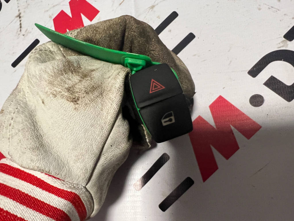 Кнопка аварийной сигнализации