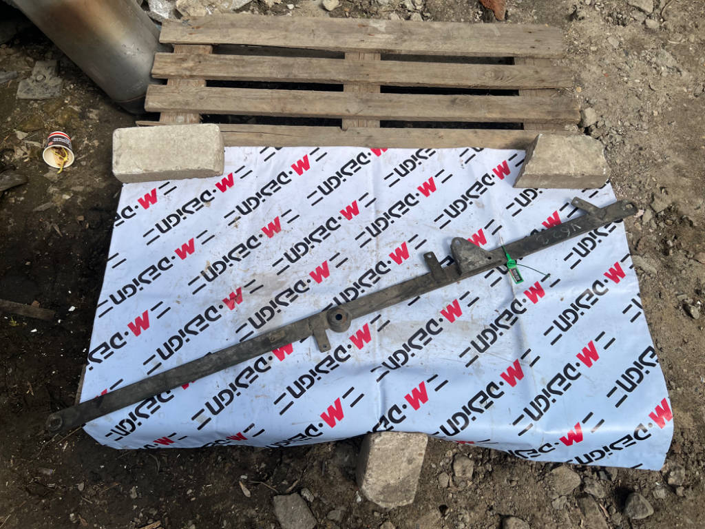 Распорка передняя левая