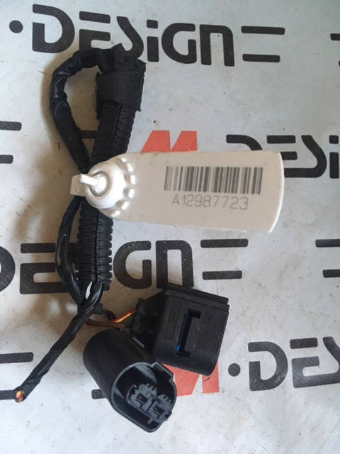 Фишка (корпус розетки, разъем) с проводкой Bmw 3-Series 61138373328