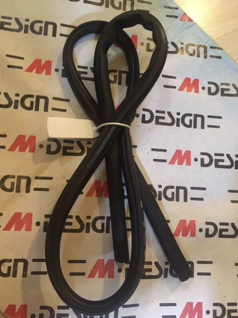 Уплотнитель вспом.механизмов двигателя передний (капот) BMW E88 51768045445