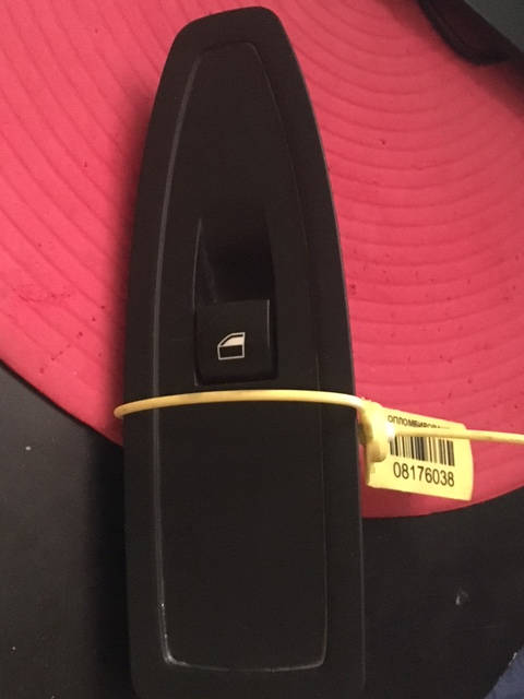 Выключатель cтеклоподъемника с пластиком передний правый 61319208107