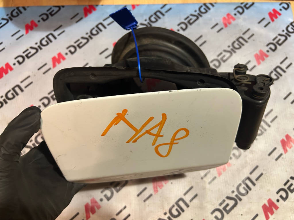 Лючок бензобака BMW E90 51177073961