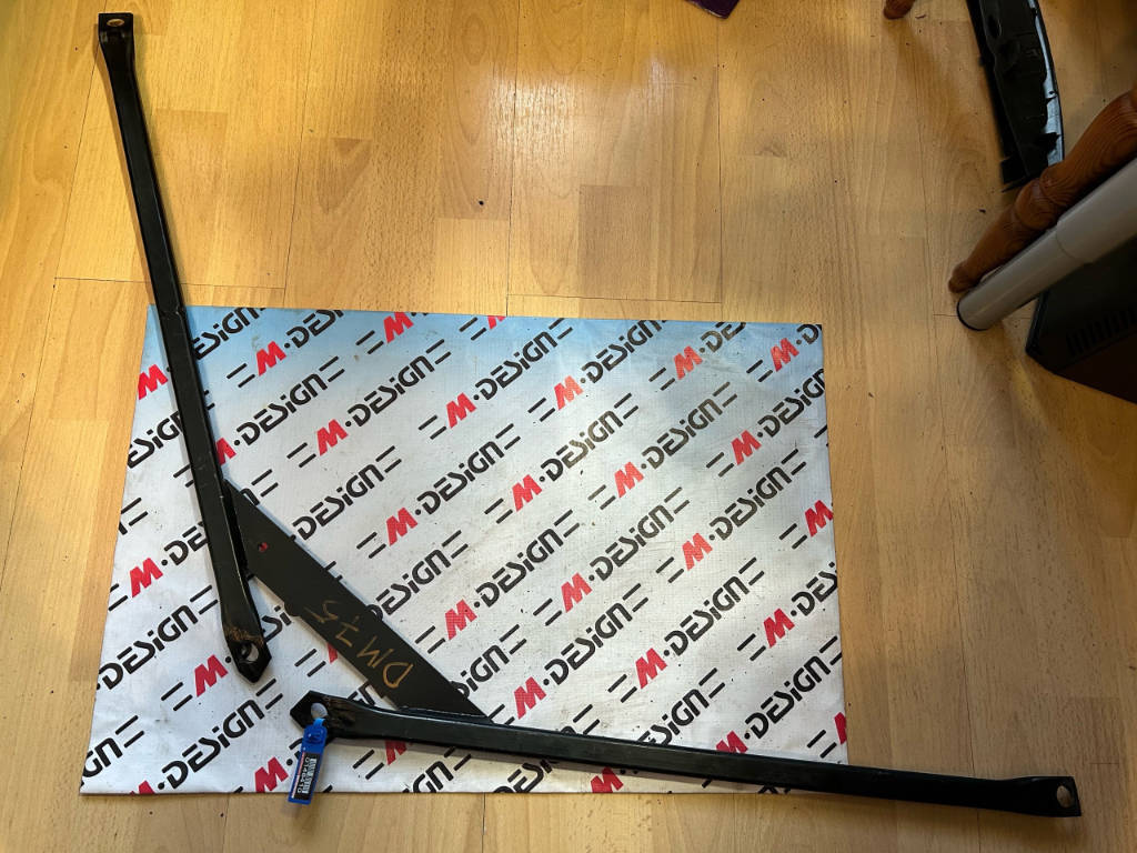 Распорка стоек bmw 51617378711