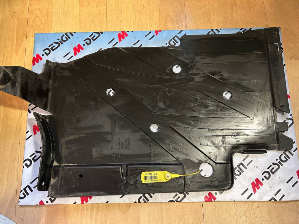 Облицовка днища кузова Правая bmw 51757258050