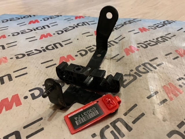 Кронштейн Зажим провода BMW E90 16127181073