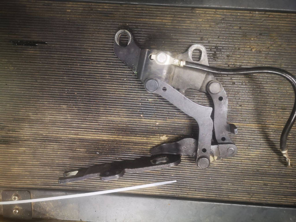 Петля капота bmw e90