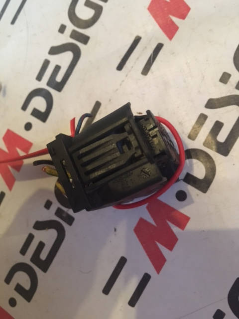 Разъем фары гнездовой BMW E88 E90 61132359991