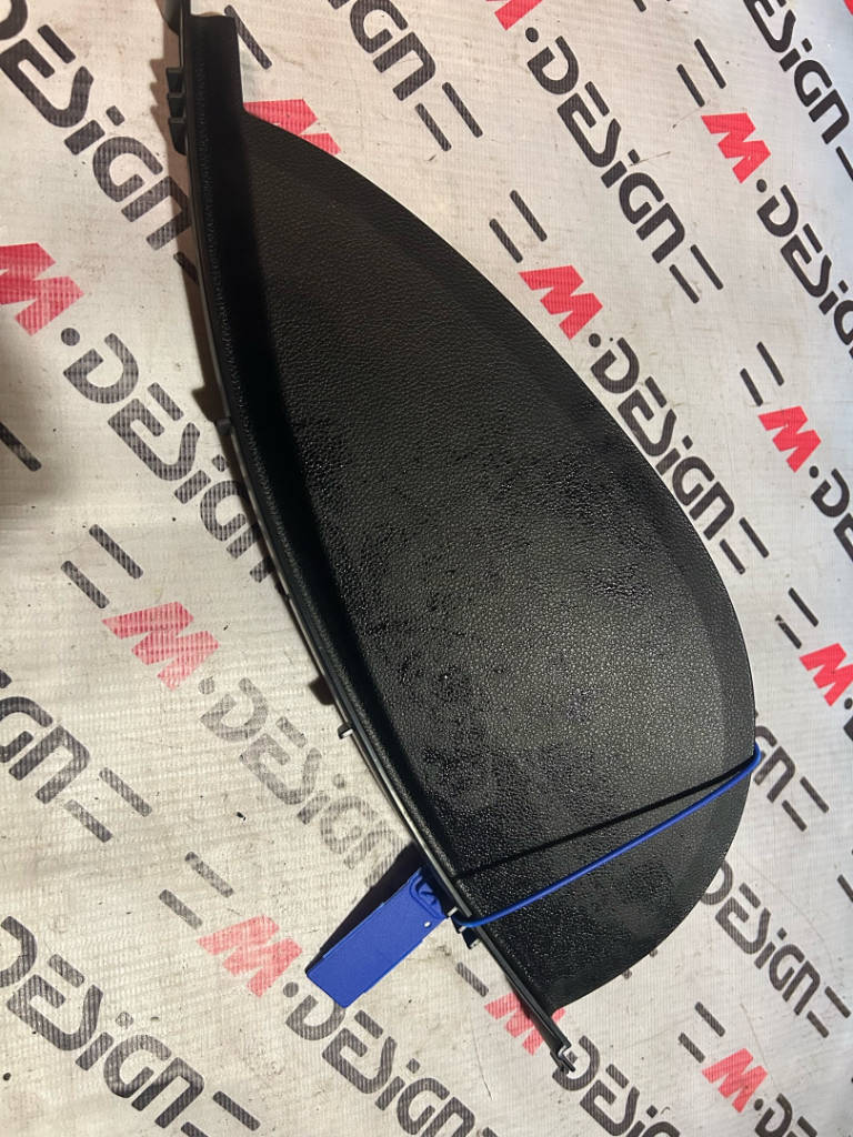 Накладка торпеды правая Bmw E90