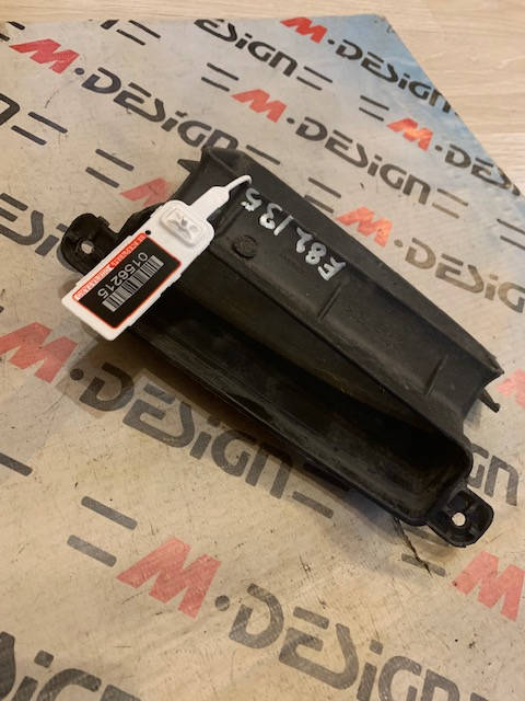 Воздуховод (впускной канал) левый Bmw E82 13717547592