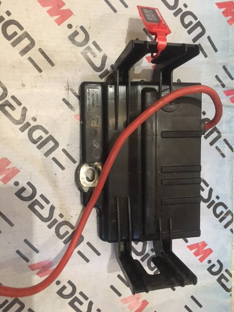 Монтажный блок с предохранителем BMW E88 E90 61146936655 и плюсовым проводом батареи 61126938504