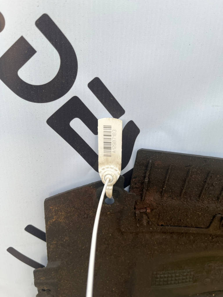 облицовка днища кузова Ср bmw 51757213668