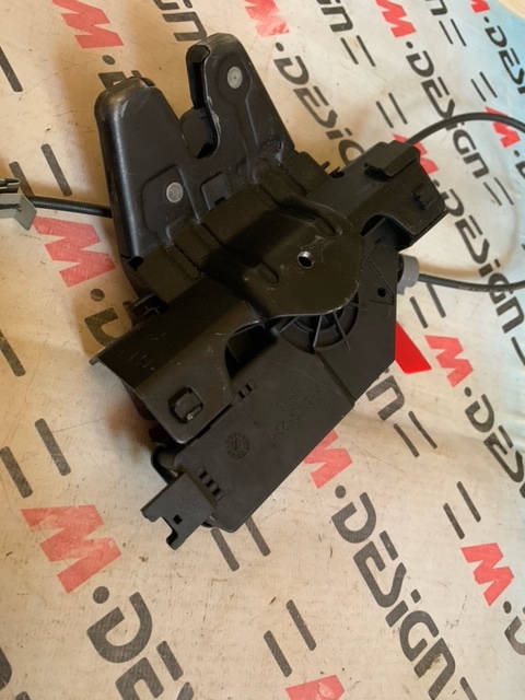 Замок багажной двери с микровыключателем BMW E88 51247840617