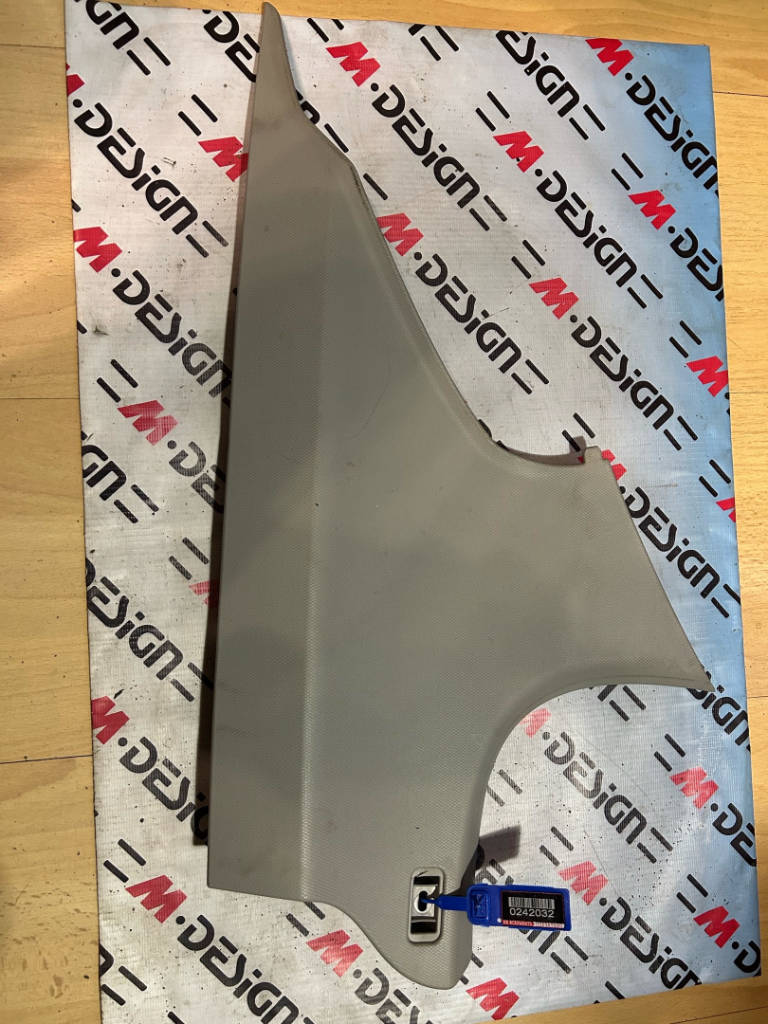 Обшивка стойки задняя правая Bmw E90