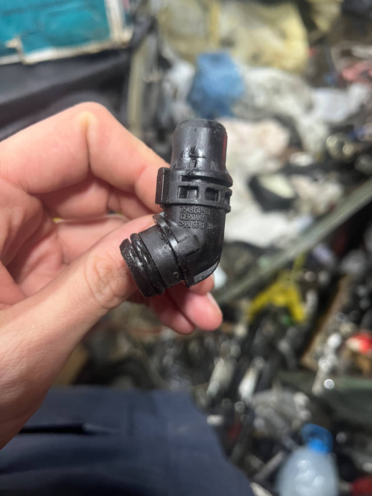 Штуцер радиатора BMW E82 E90 E92 N54 N55