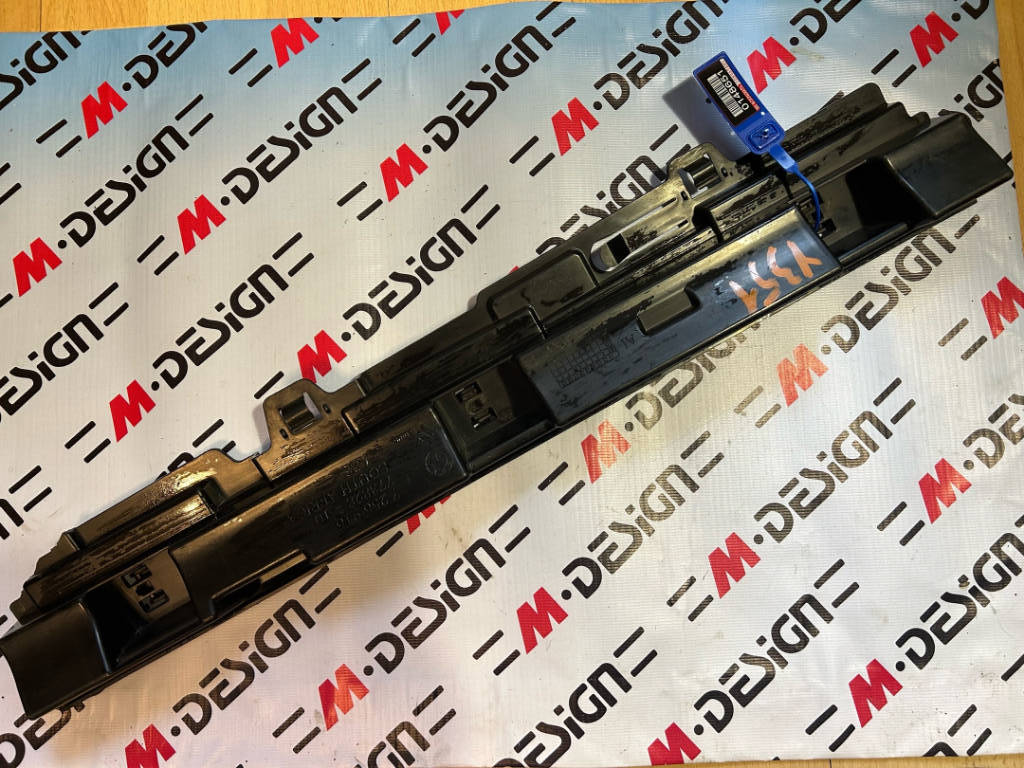 Кронштейн порога правый Bmw 51777256916