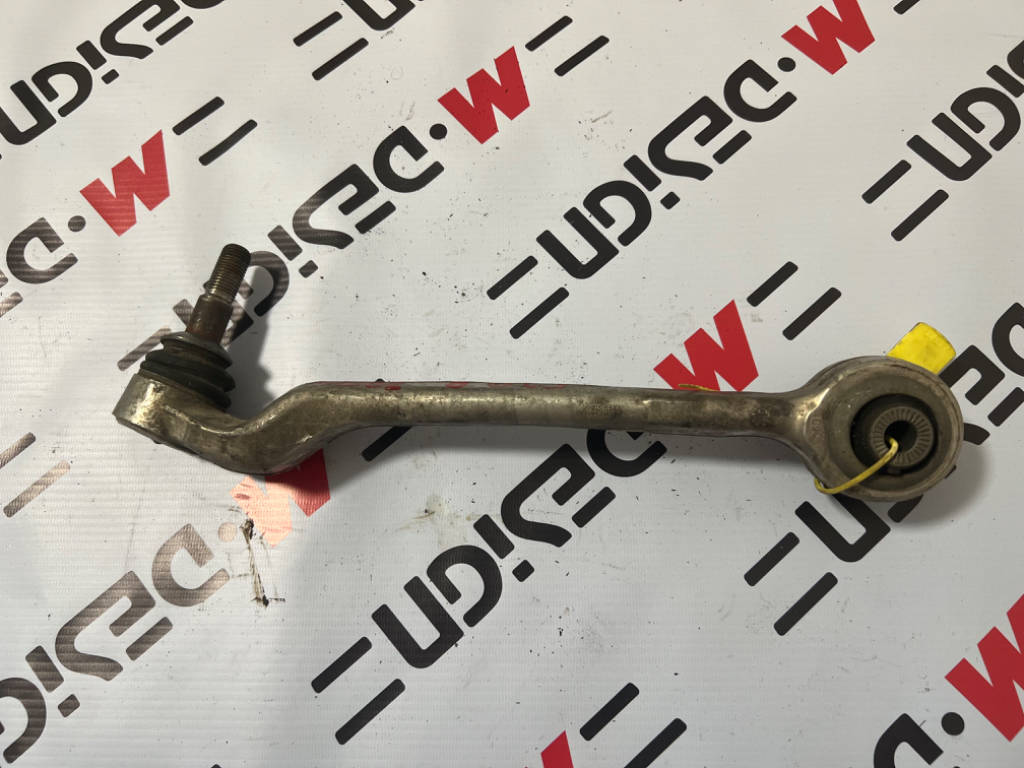 Поперечный рычаг правый