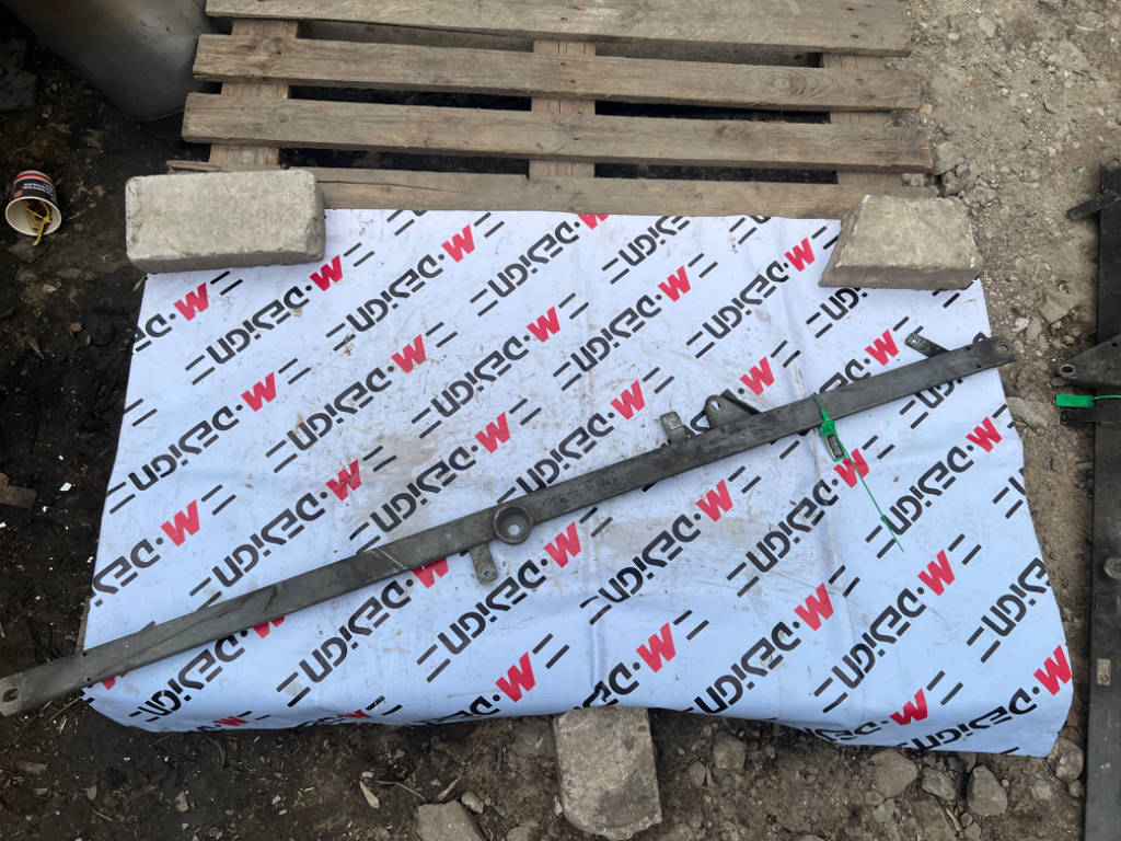 Распорка передняя правая