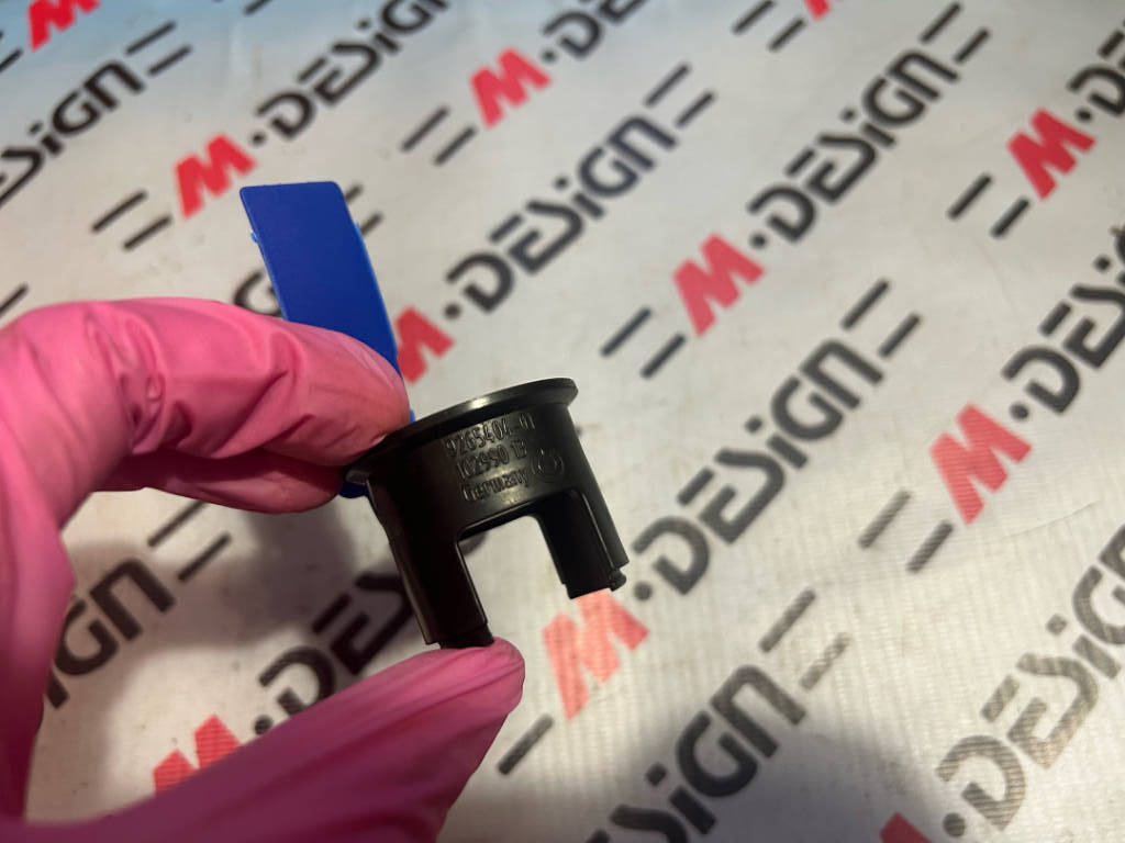 Зажимное кольцо вывода плюса батареи BMW