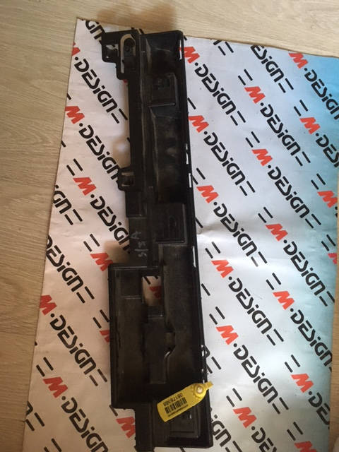 Кронштейн порога правый R BMW 3 51777256918