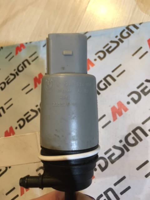 Насос стеклоомывателя лобового стекла BMW E88 67126934159