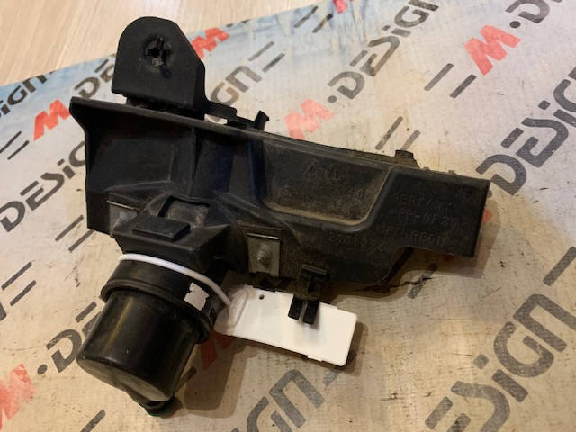 Кронштейн Правый BMW E82 E88 51647836704