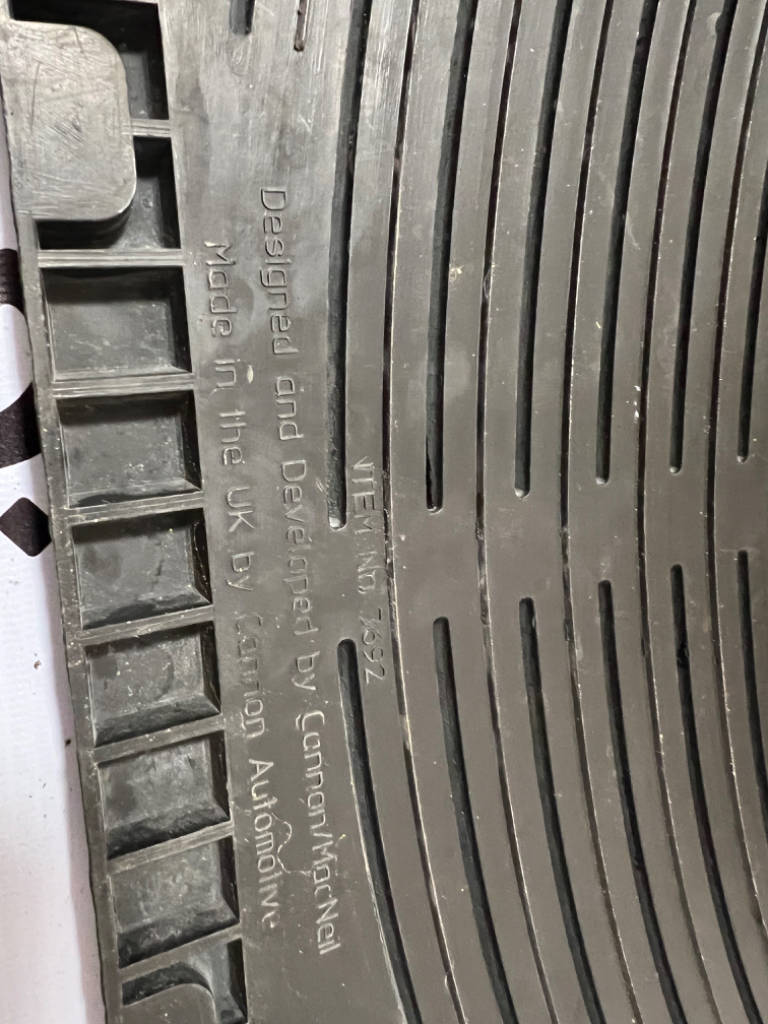 Комплект ковриков в салон BMW E90