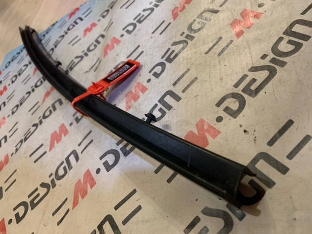 Накладка Направляющей стекла задней левой двери BMW F30 51357258301