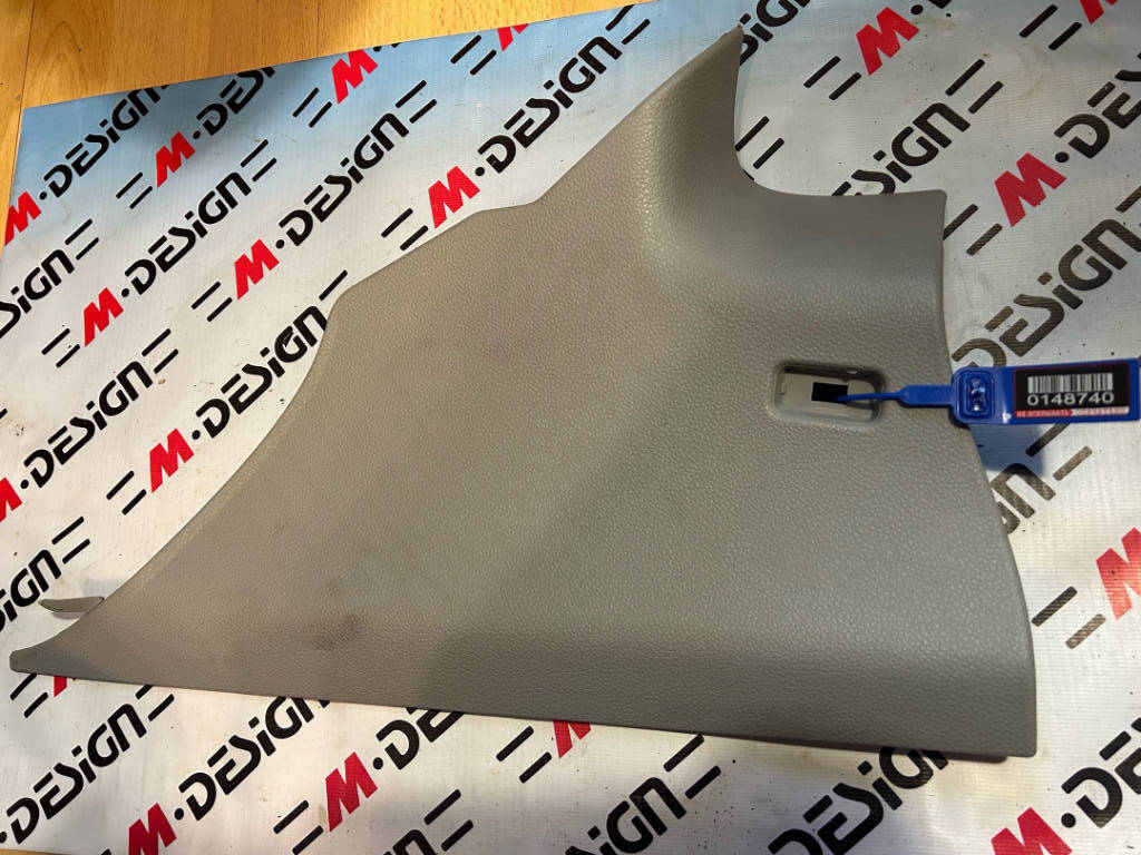 Накладка задней стойки Правая bmw E82 51432996348