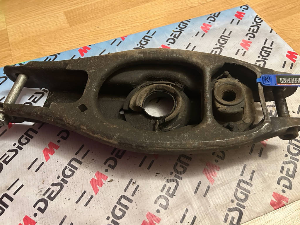 Рычаг задний нижний BMW E90 33326772899