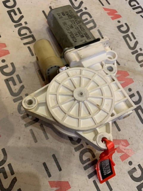 Мотор стеклоподъемника передний левый Bmw E82 E88 67627286141