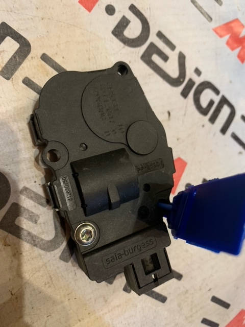 Моторчик заслонки печки E90 64119321034