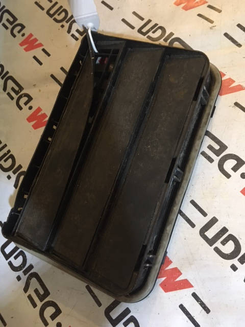 Накладка заднего вентиляционного канала BMW E90 64226962293