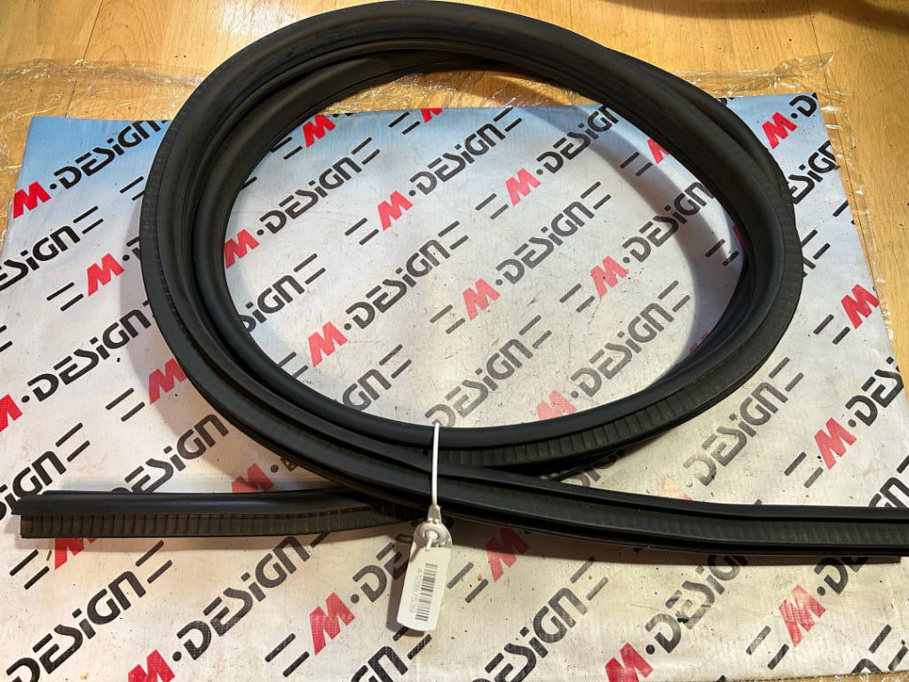 Уплотнитель двери Л bmw 51767164993