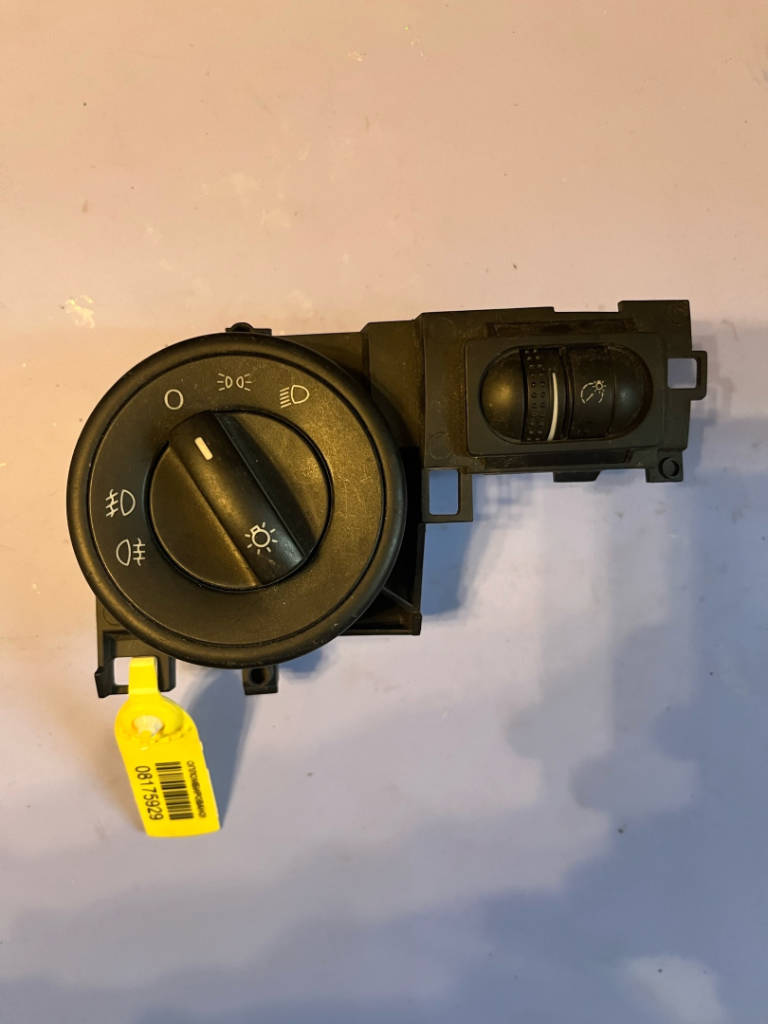 Переключатель света Volkswagen Touareg 2003 7L6858903T