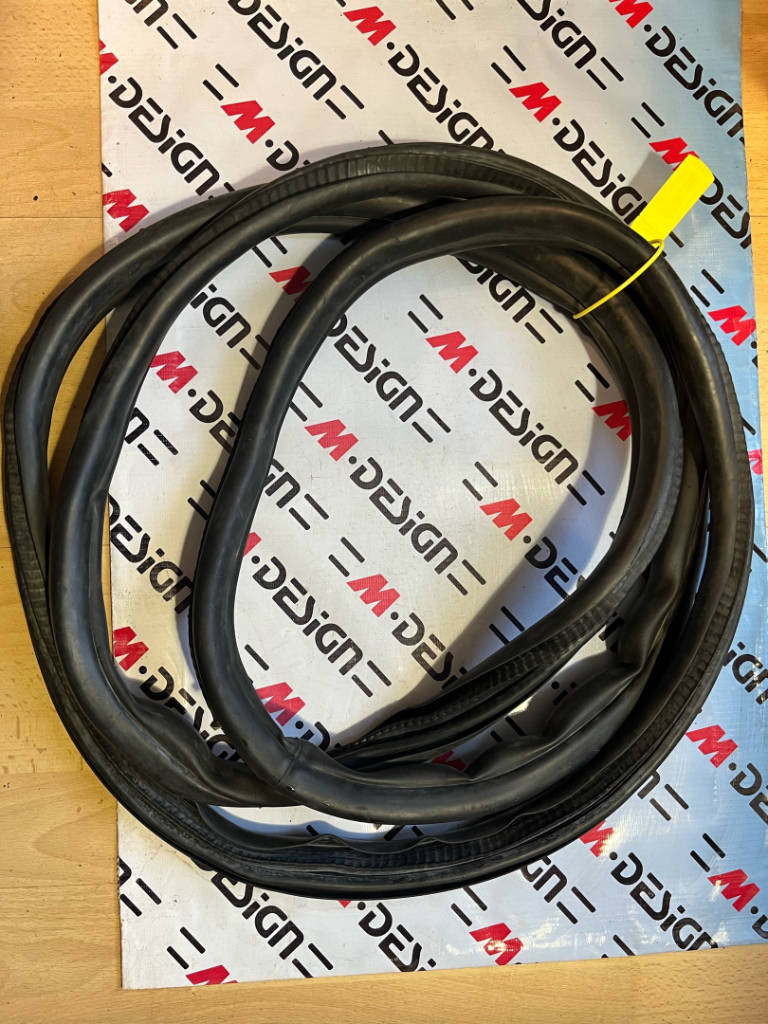 Уплотнитель двери BMW 51727303967