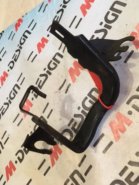 Кронштейн трубопровода ABS/BVA Левый BMW E90 34526773551