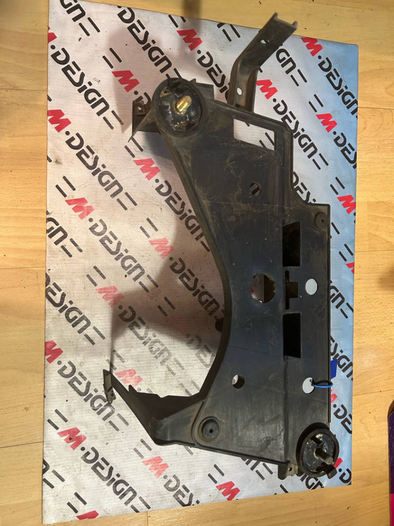 Кронштейн BMW E90