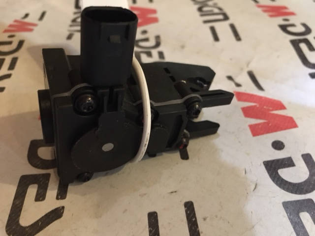 Магнитный датчик дуги безопасности 54627164820 BMW E88 кабриолет