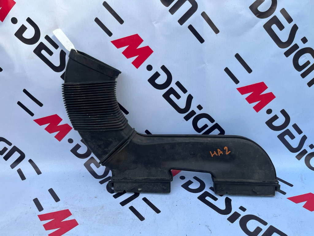 воздухозаборник bmw 13717556546