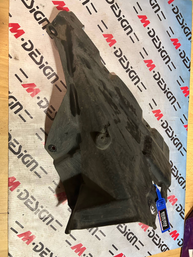 Пыльник Бампера передний левый BMW 3 E90 51717159189