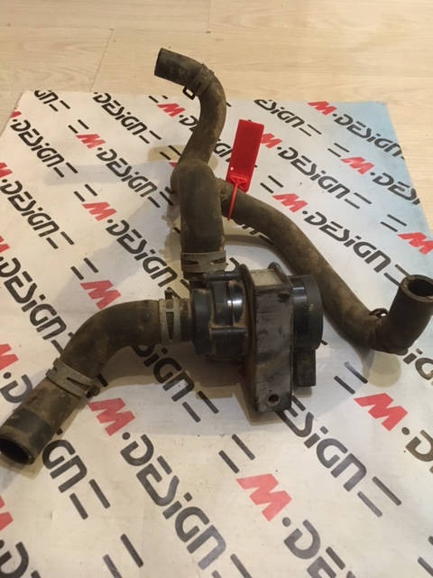 Водяная помпа (с трубками) 1.4 TSI caxa/cax VAG Audi A3 8P 1K0965561F
