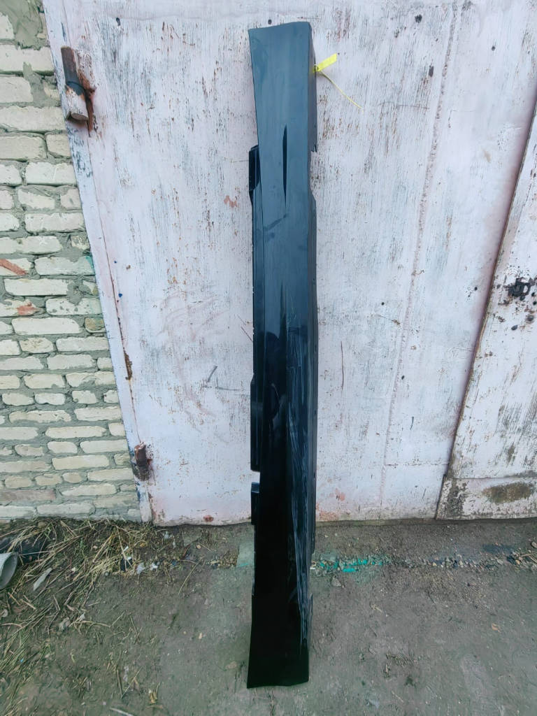 Порог правый BMW E87