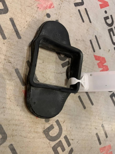 Прокладка ограничителя двери Правой задней BMW E90 51227125590