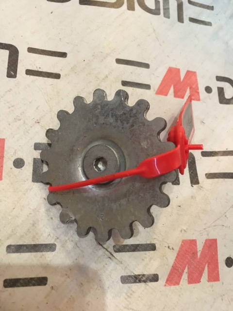 Болт стеклоподъемника / направляющая BMW E82 E88 51337184604