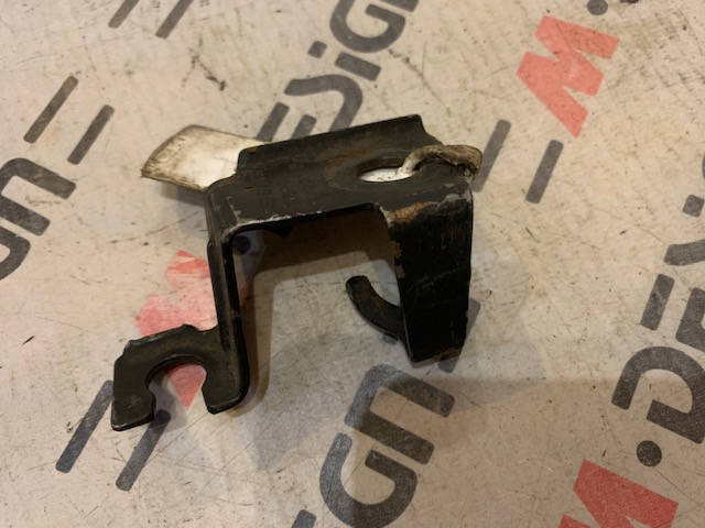 Кронштейн трубопровода ABS правый BMW E88 E90 34526770630